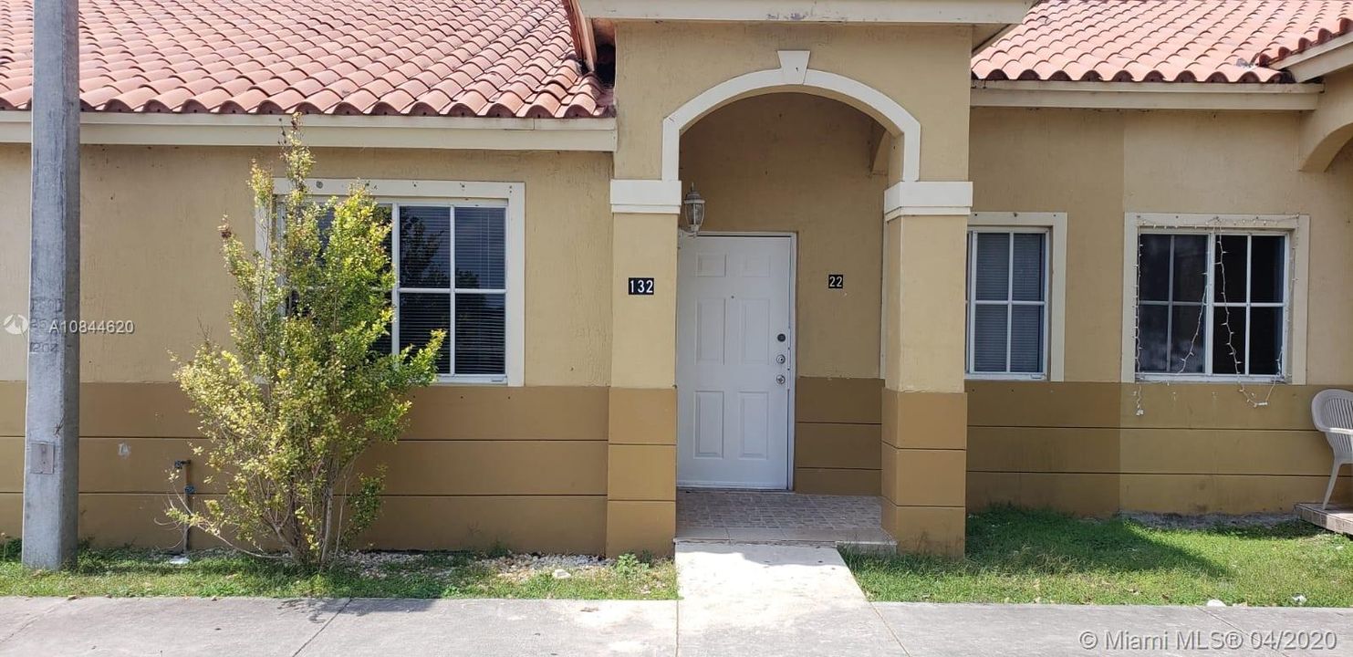 Recently Rented: $1,150 (2 beds, 2 baths, 919 Square Feet)