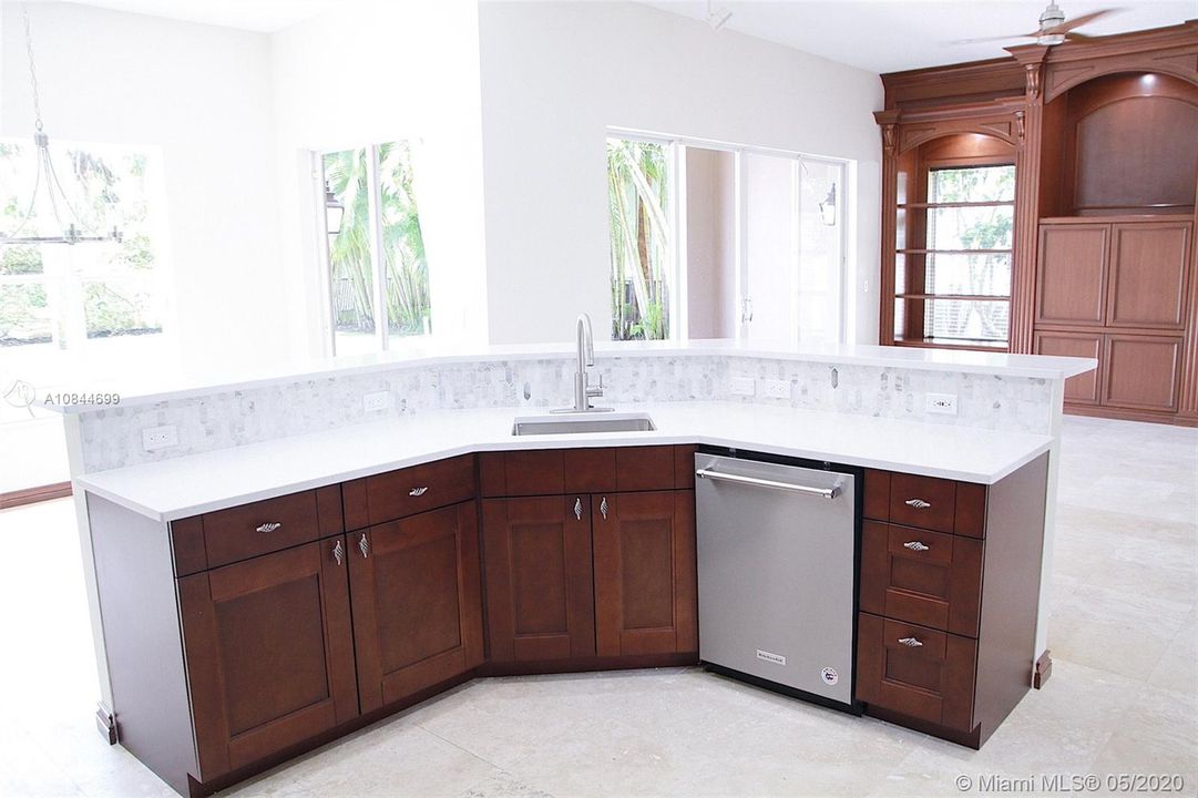 Vendido Recientemente: $1,010,000 (5 camas, 5 baños, 3933 Pies cuadrados)
