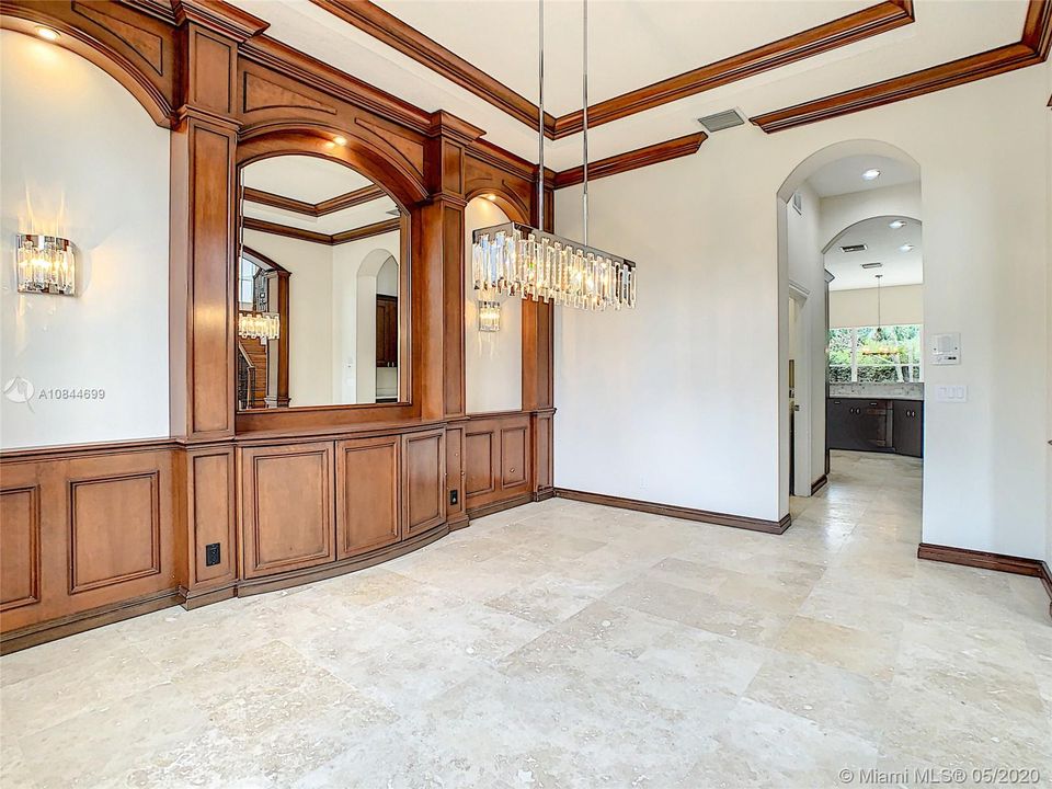 Vendido Recientemente: $1,010,000 (5 camas, 5 baños, 3933 Pies cuadrados)
