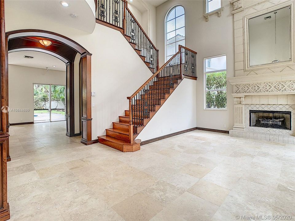 Vendido Recientemente: $1,010,000 (5 camas, 5 baños, 3933 Pies cuadrados)