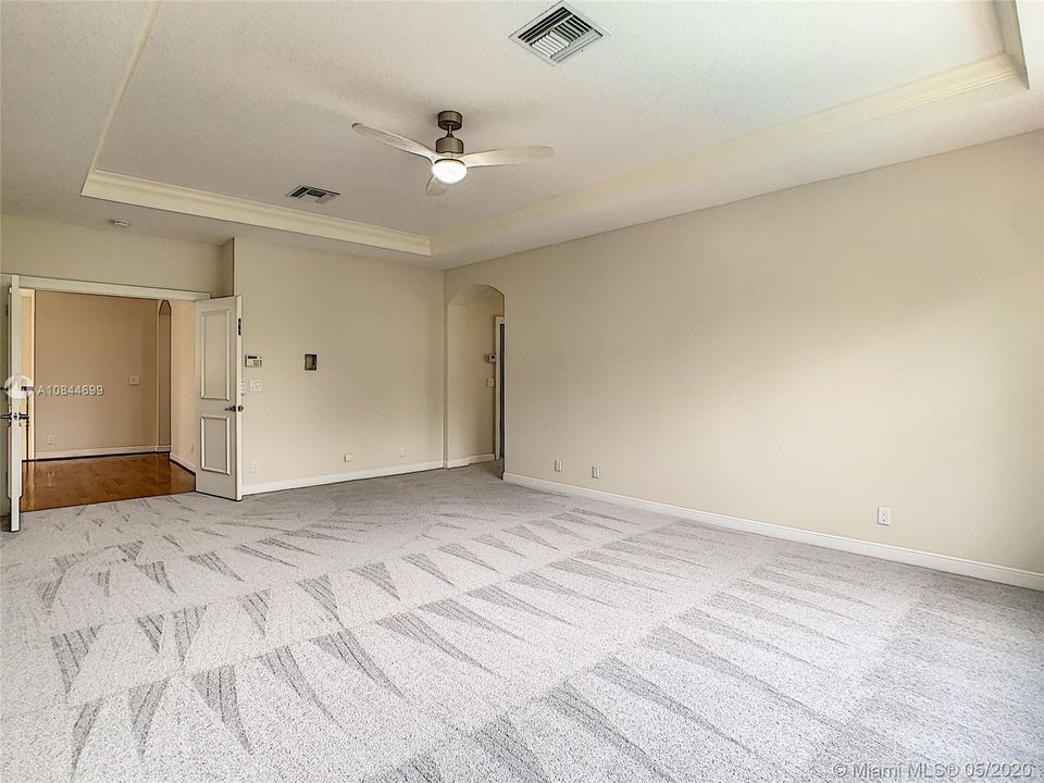 Vendido Recientemente: $1,010,000 (5 camas, 5 baños, 3933 Pies cuadrados)