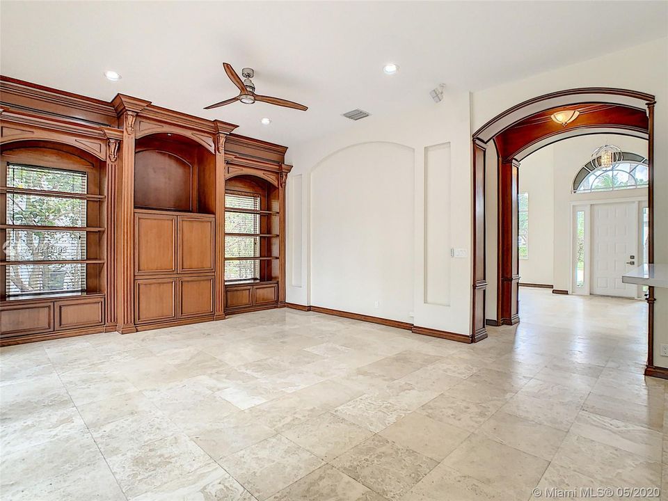 Vendido Recientemente: $1,010,000 (5 camas, 5 baños, 3933 Pies cuadrados)