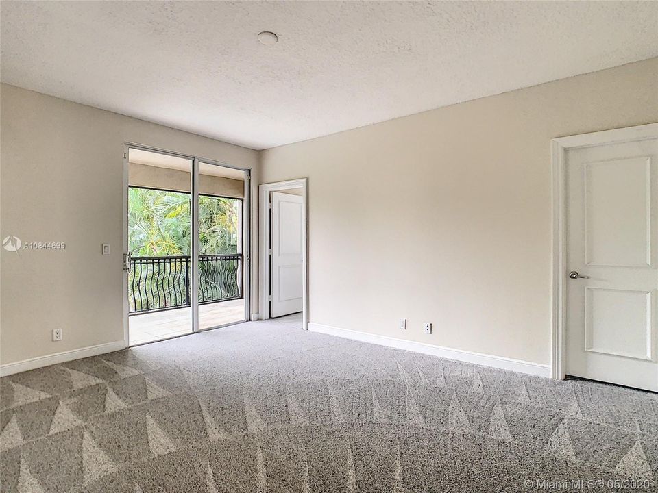 Vendido Recientemente: $1,010,000 (5 camas, 5 baños, 3933 Pies cuadrados)