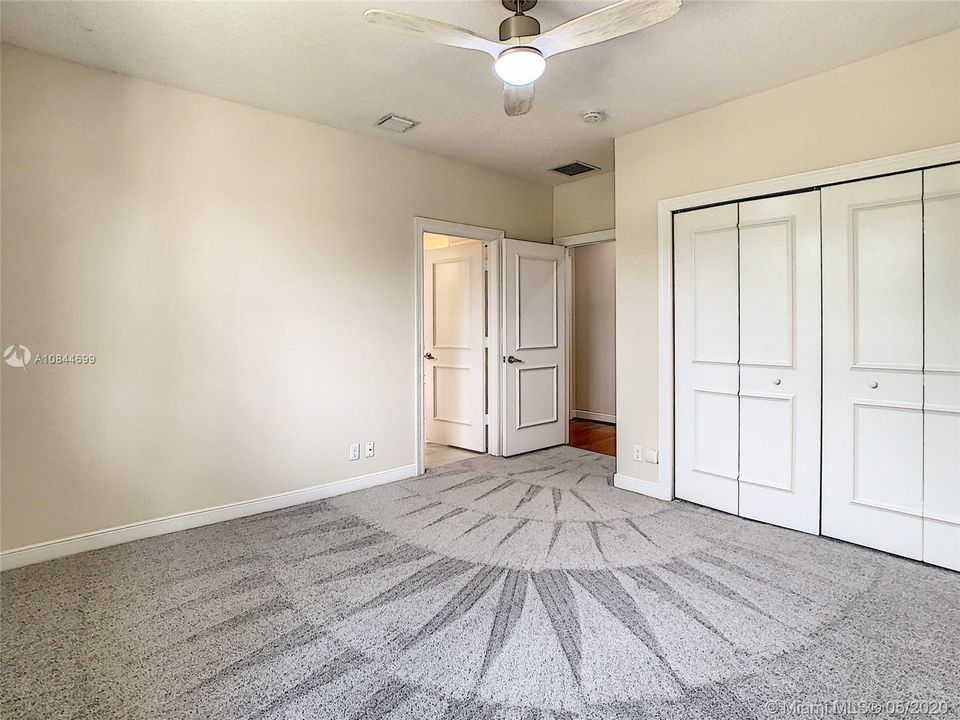 Vendido Recientemente: $1,010,000 (5 camas, 5 baños, 3933 Pies cuadrados)