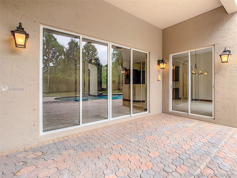 Vendido Recientemente: $1,010,000 (5 camas, 5 baños, 3933 Pies cuadrados)