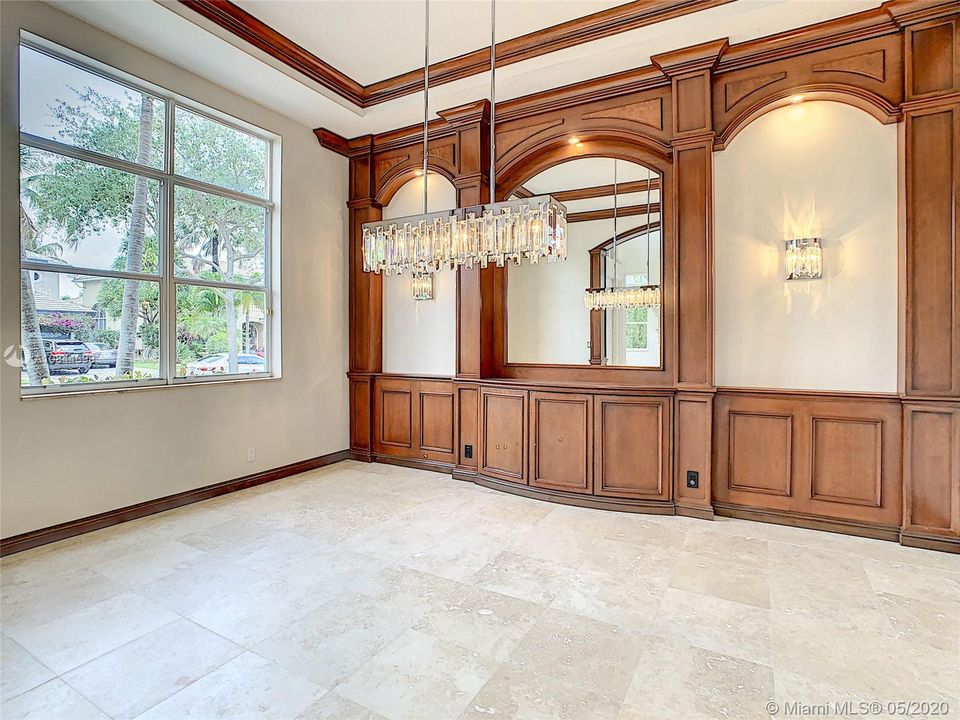 Vendido Recientemente: $1,010,000 (5 camas, 5 baños, 3933 Pies cuadrados)