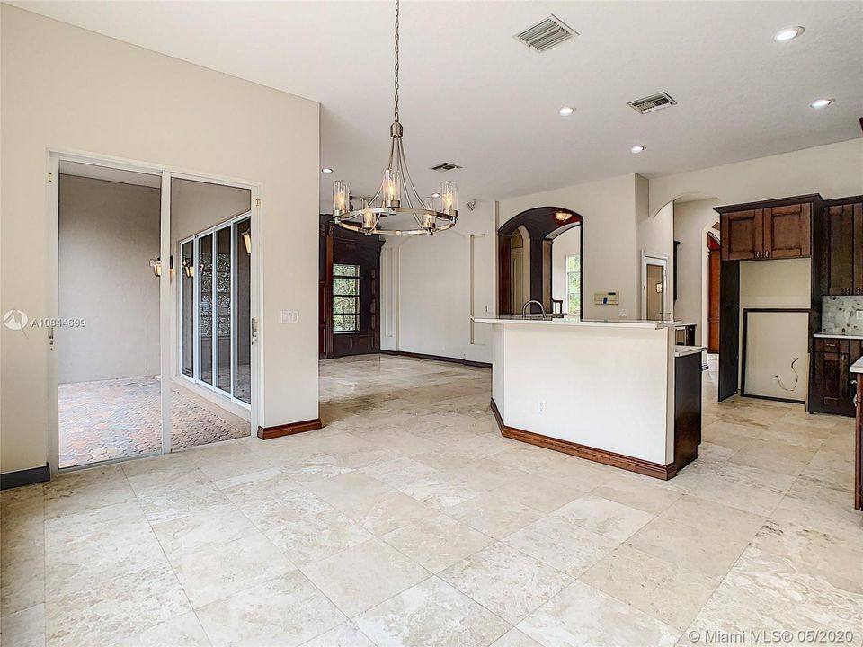 Vendido Recientemente: $1,010,000 (5 camas, 5 baños, 3933 Pies cuadrados)