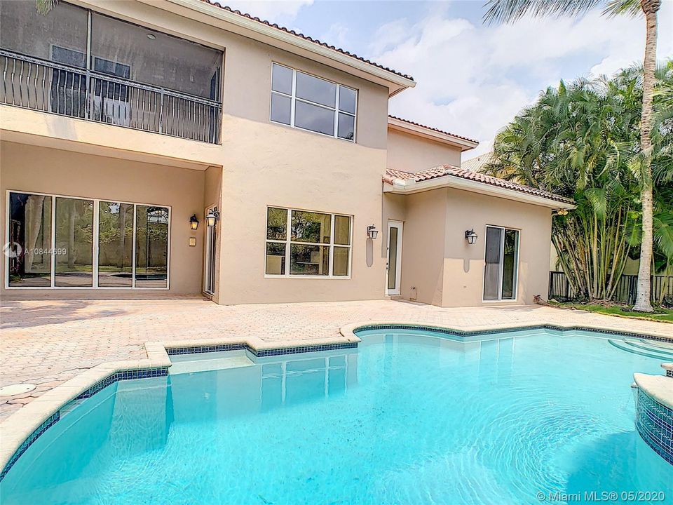 Vendido Recientemente: $1,010,000 (5 camas, 5 baños, 3933 Pies cuadrados)