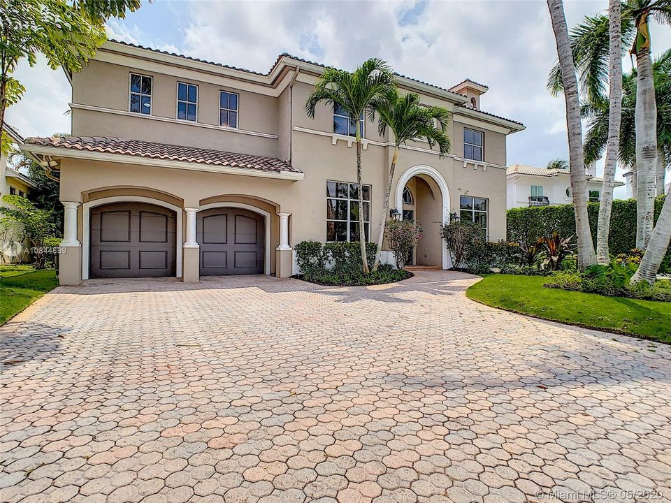 Vendido Recientemente: $1,010,000 (5 camas, 5 baños, 3933 Pies cuadrados)
