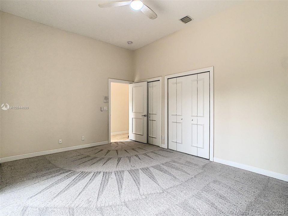 Vendido Recientemente: $1,010,000 (5 camas, 5 baños, 3933 Pies cuadrados)