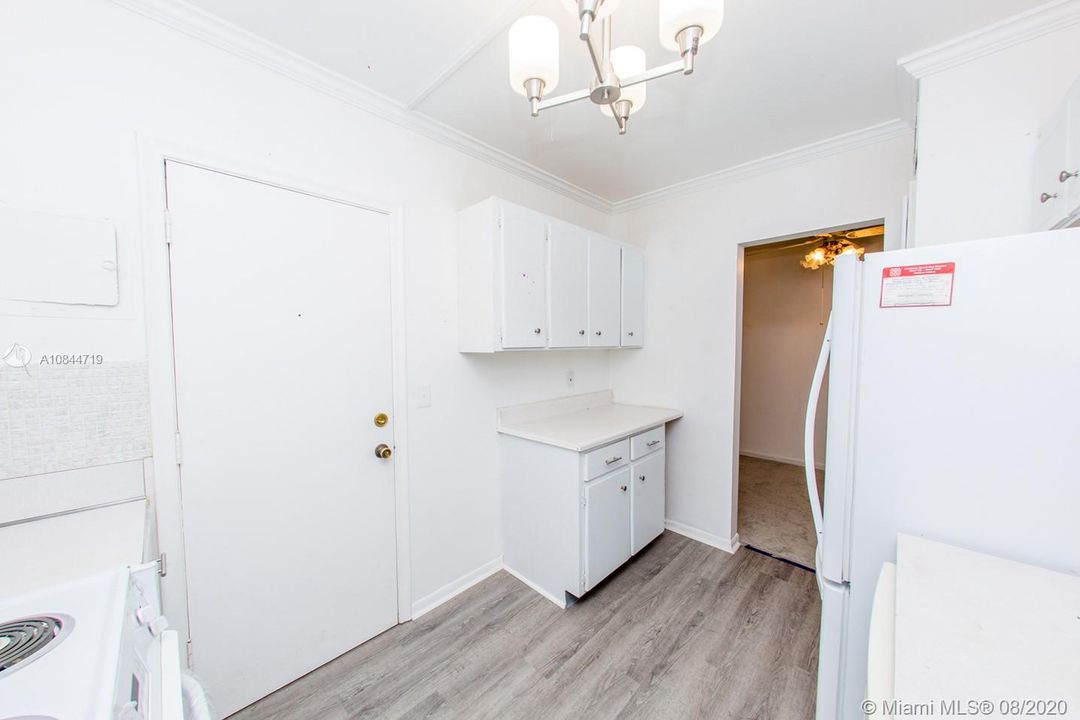 Recently Sold: $74,999 (2 beds, 2 baths, 930 Square Feet)