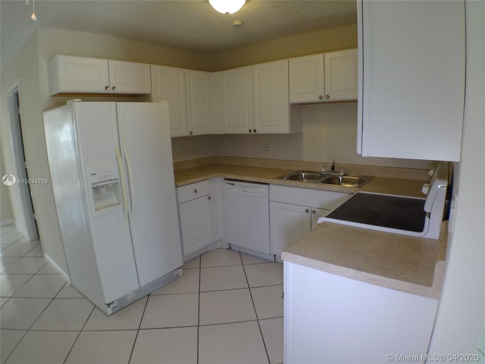 Recently Rented: $1,295 (3 beds, 2 baths, 1371 Square Feet)