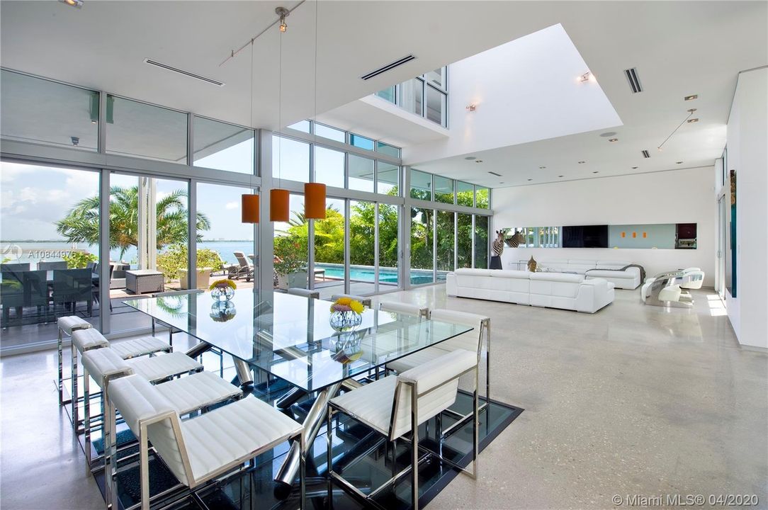 Recientemente alquilado: $60,000 (4 camas, 4 baños, 5486 Pies cuadrados)