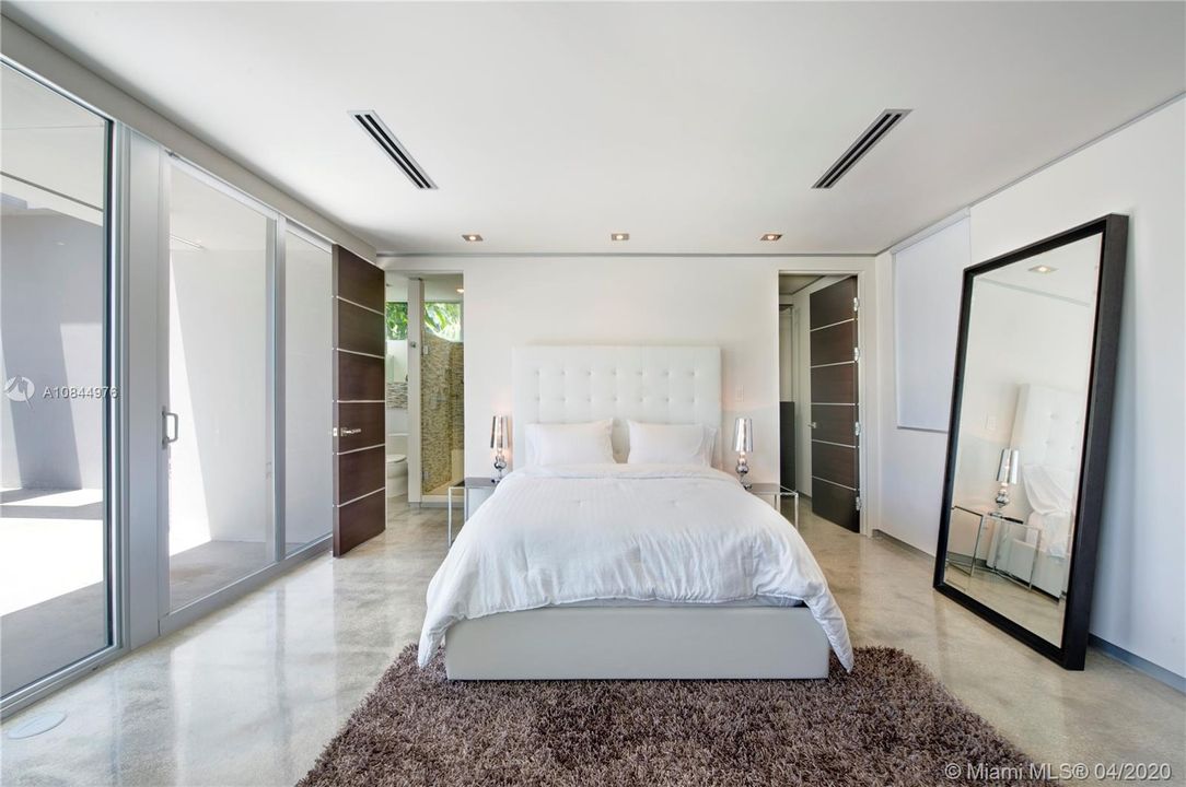 Recientemente alquilado: $60,000 (4 camas, 4 baños, 5486 Pies cuadrados)