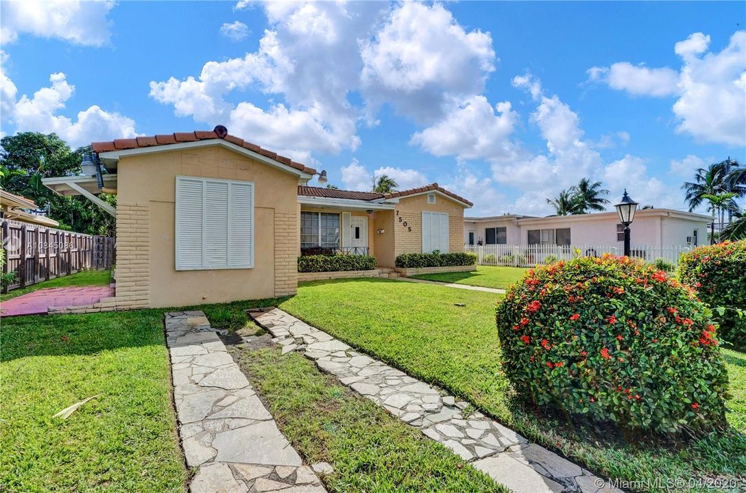 Recently Sold: $529,000 (3 beds, 2 baths, 1835 Square Feet)