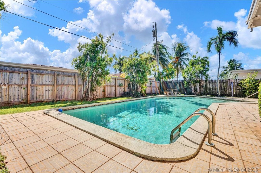 Recently Sold: $529,000 (3 beds, 2 baths, 1835 Square Feet)