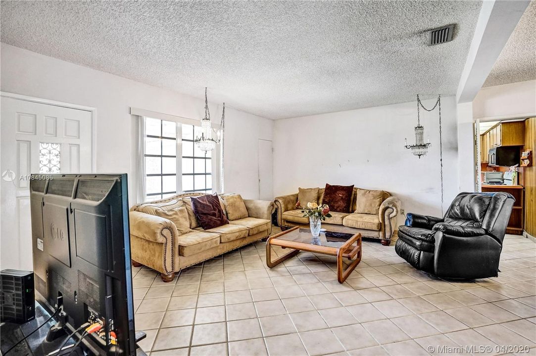 Recently Sold: $529,000 (3 beds, 2 baths, 1835 Square Feet)