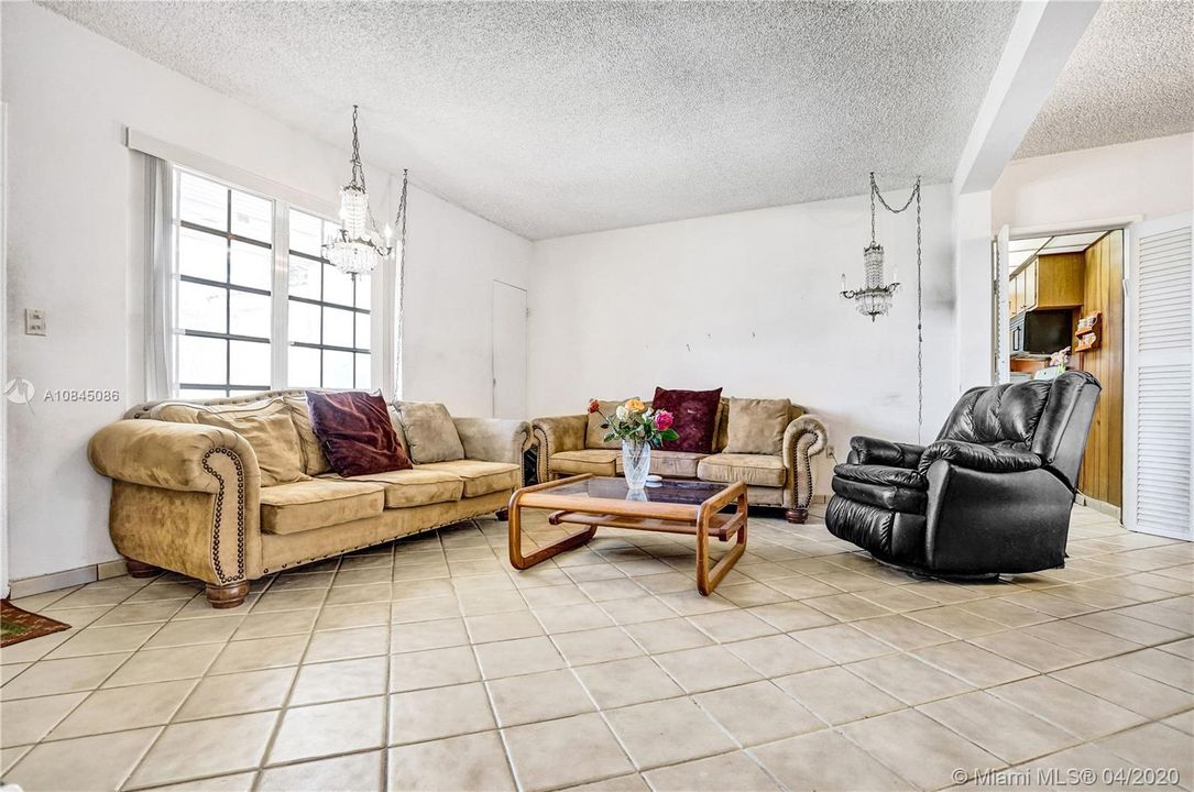Recently Sold: $529,000 (3 beds, 2 baths, 1835 Square Feet)