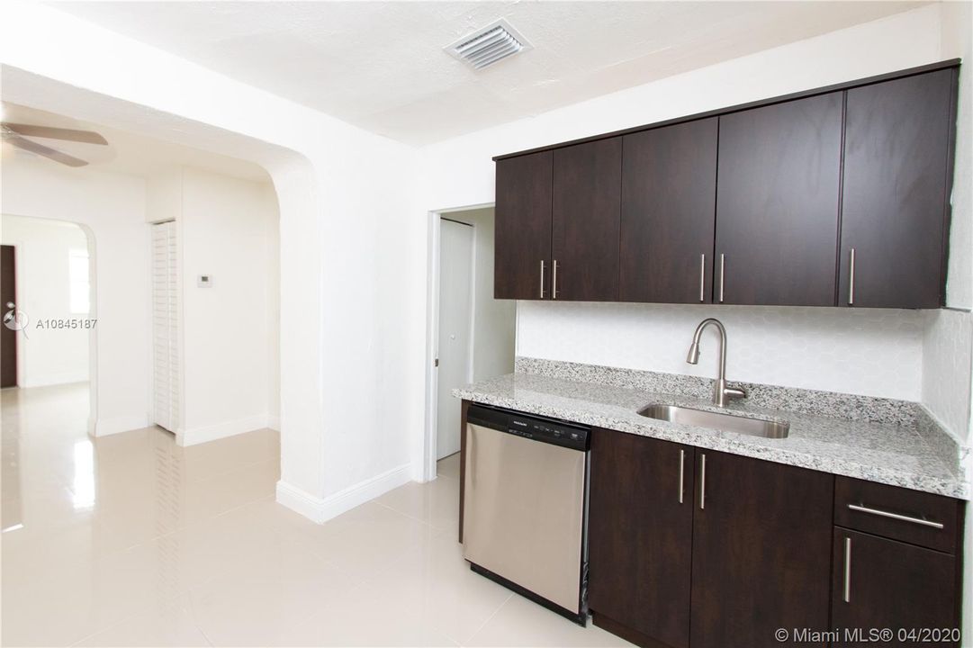 Recently Sold: $288,440 (3 beds, 2 baths, 1224 Square Feet)