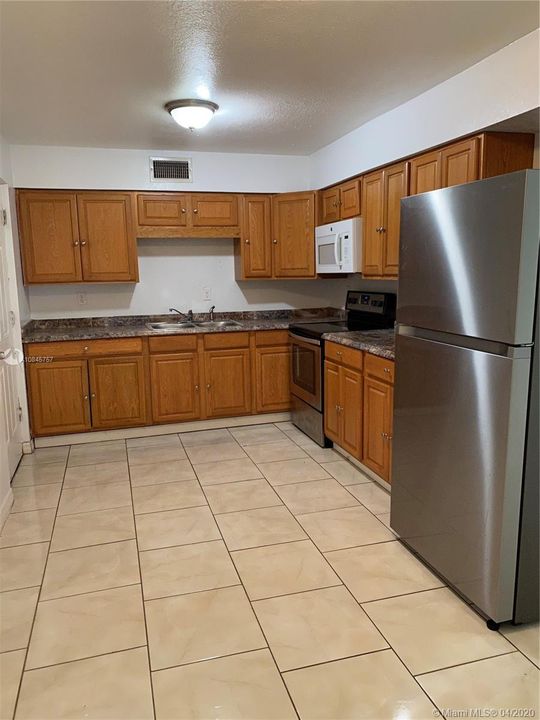 Vendido Recientemente: $119,000 (3 camas, 2 baños, 984 Pies cuadrados)