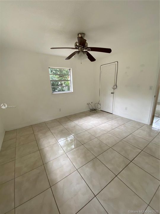 Vendido Recientemente: $119,000 (3 camas, 2 baños, 984 Pies cuadrados)