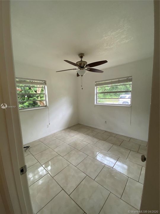 Vendido Recientemente: $119,000 (3 camas, 2 baños, 984 Pies cuadrados)