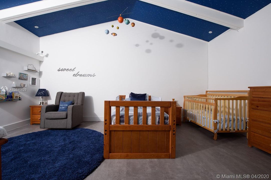 Recently Rented: $7,500 (4 beds, 3 baths, 2940 Square Feet)