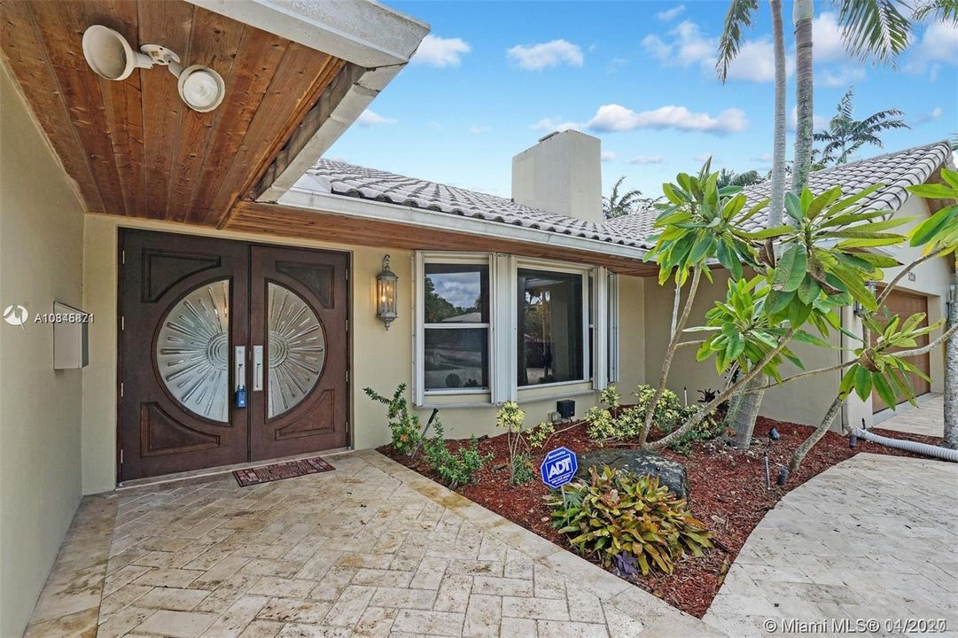 Recently Rented: $5,500 (6 beds, 3 baths, 4926 Square Feet)