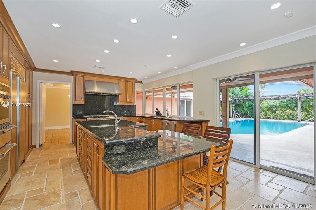Recently Rented: $5,500 (6 beds, 3 baths, 4926 Square Feet)