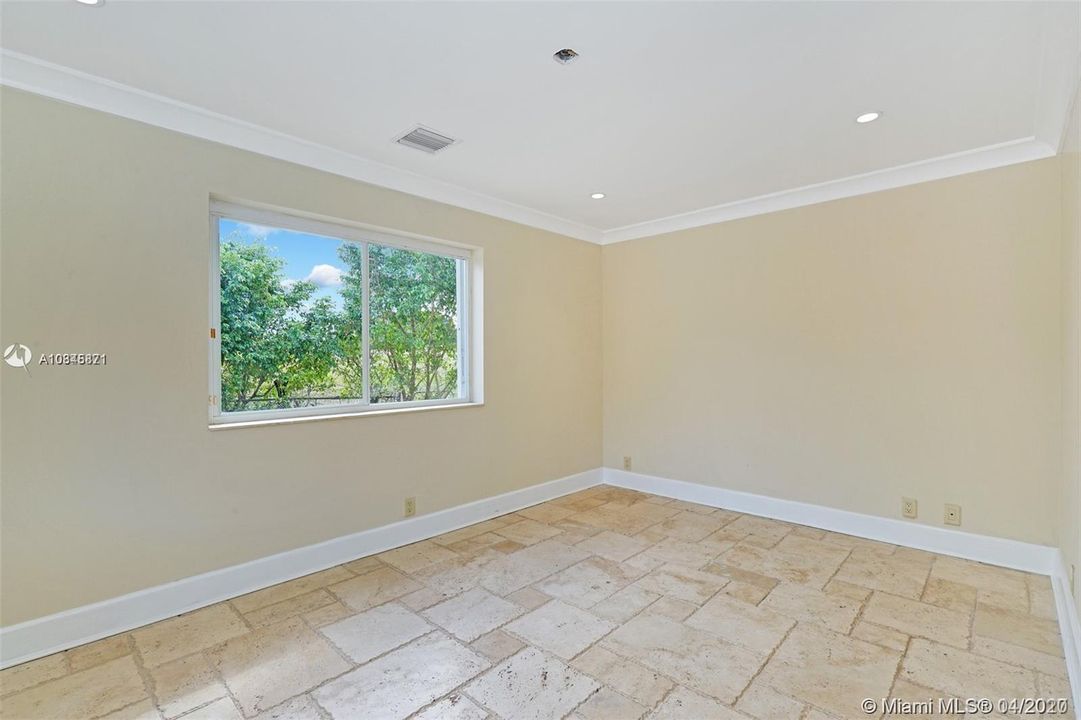 Recently Rented: $5,500 (6 beds, 3 baths, 4926 Square Feet)