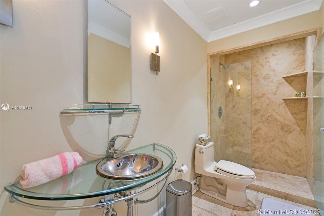 Recently Rented: $5,500 (6 beds, 3 baths, 4926 Square Feet)