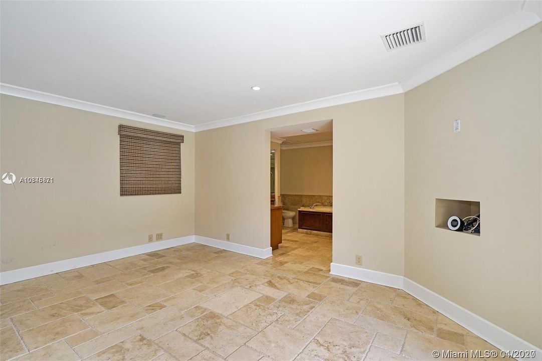 Recently Rented: $5,500 (6 beds, 3 baths, 4926 Square Feet)