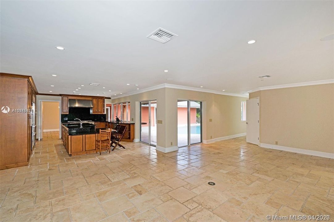 Recently Rented: $5,500 (6 beds, 3 baths, 4926 Square Feet)