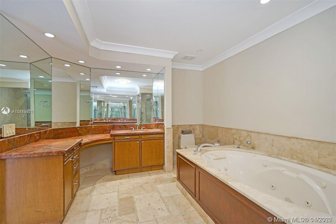 Recently Rented: $5,500 (6 beds, 3 baths, 4926 Square Feet)