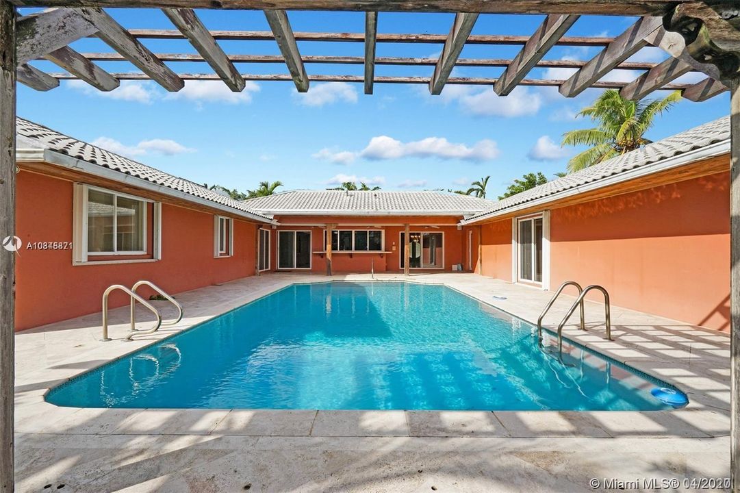 Recently Rented: $5,500 (6 beds, 3 baths, 4926 Square Feet)