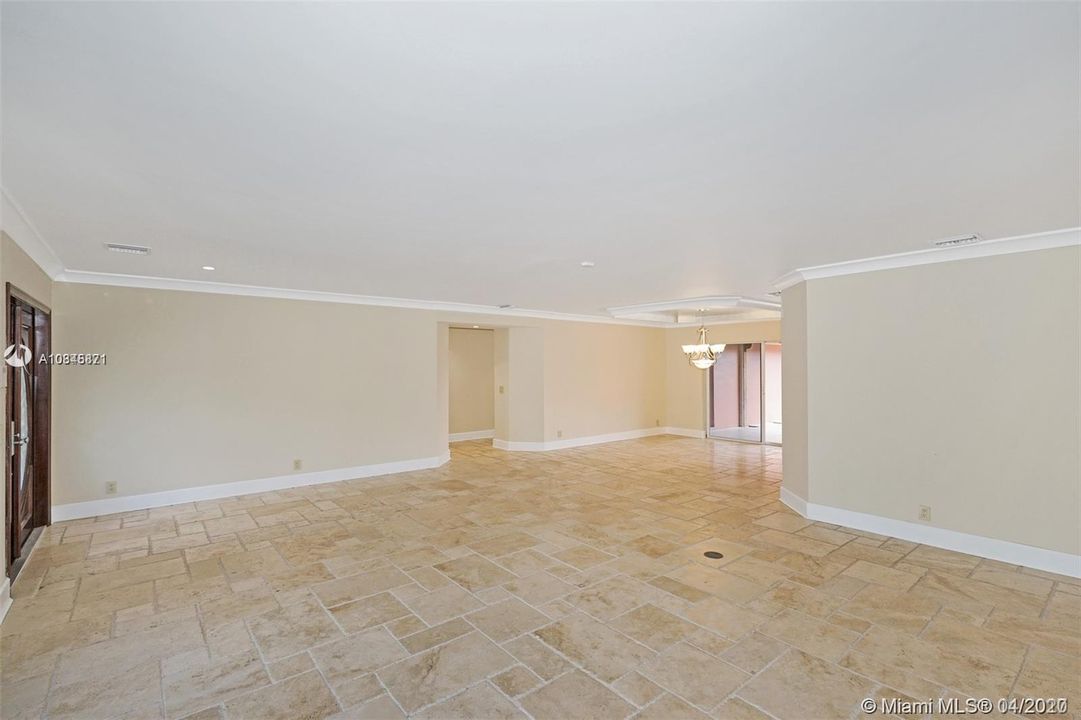 Recently Rented: $5,500 (6 beds, 3 baths, 4926 Square Feet)