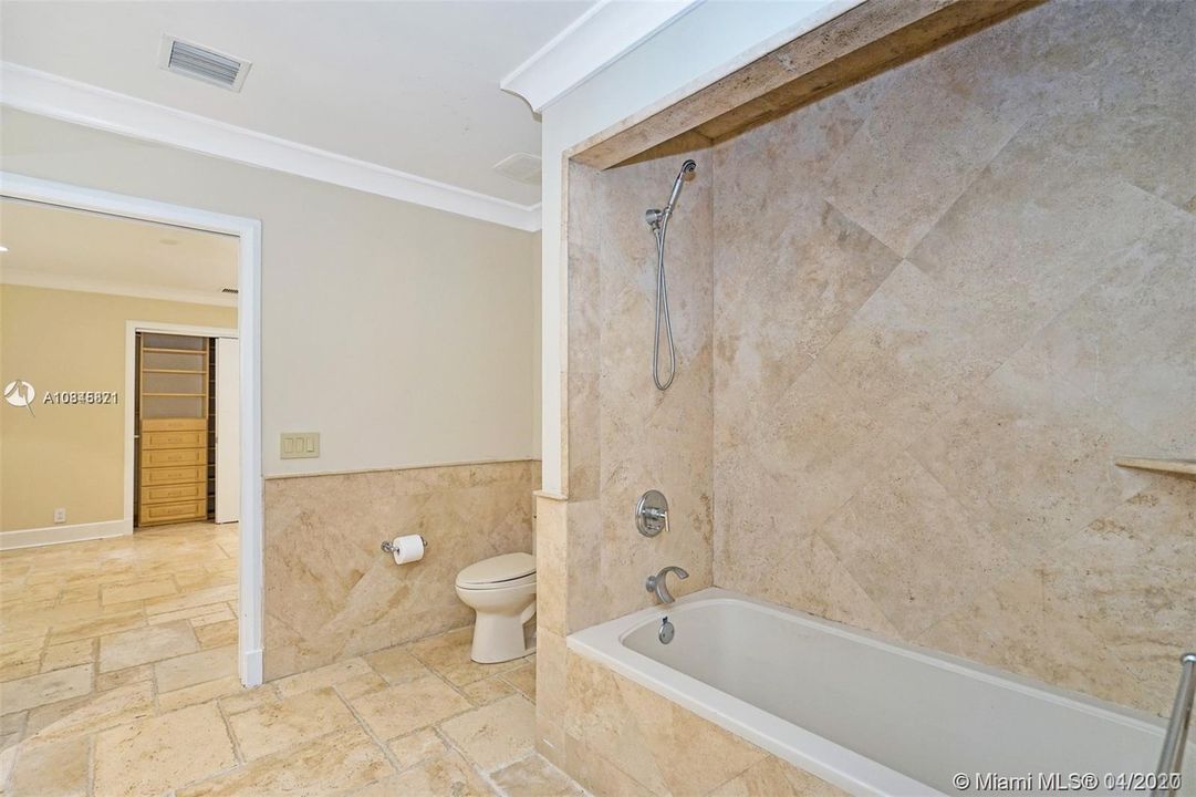 Recently Rented: $5,500 (6 beds, 3 baths, 4926 Square Feet)