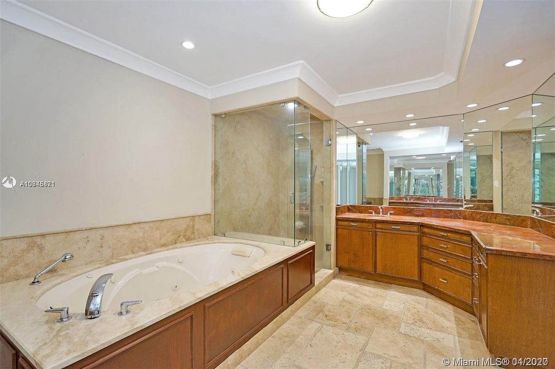 Recently Rented: $5,500 (6 beds, 3 baths, 4926 Square Feet)