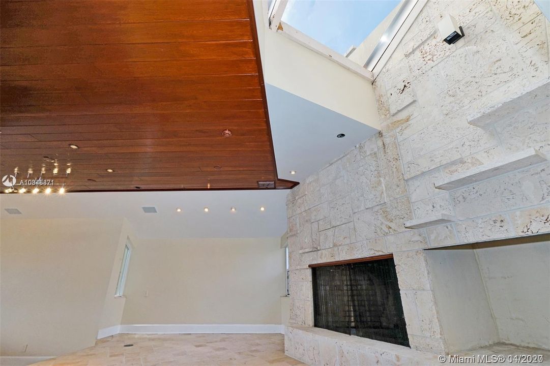 Recently Rented: $5,500 (6 beds, 3 baths, 4926 Square Feet)