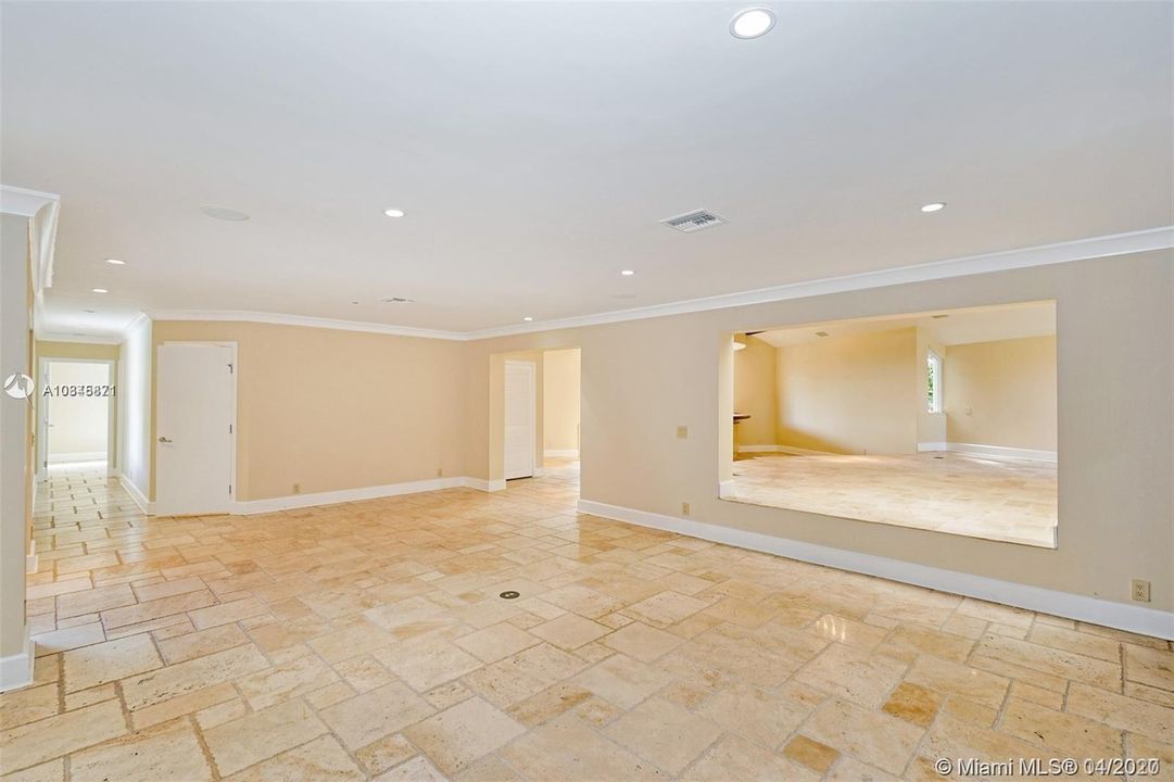 Recently Rented: $5,500 (6 beds, 3 baths, 4926 Square Feet)