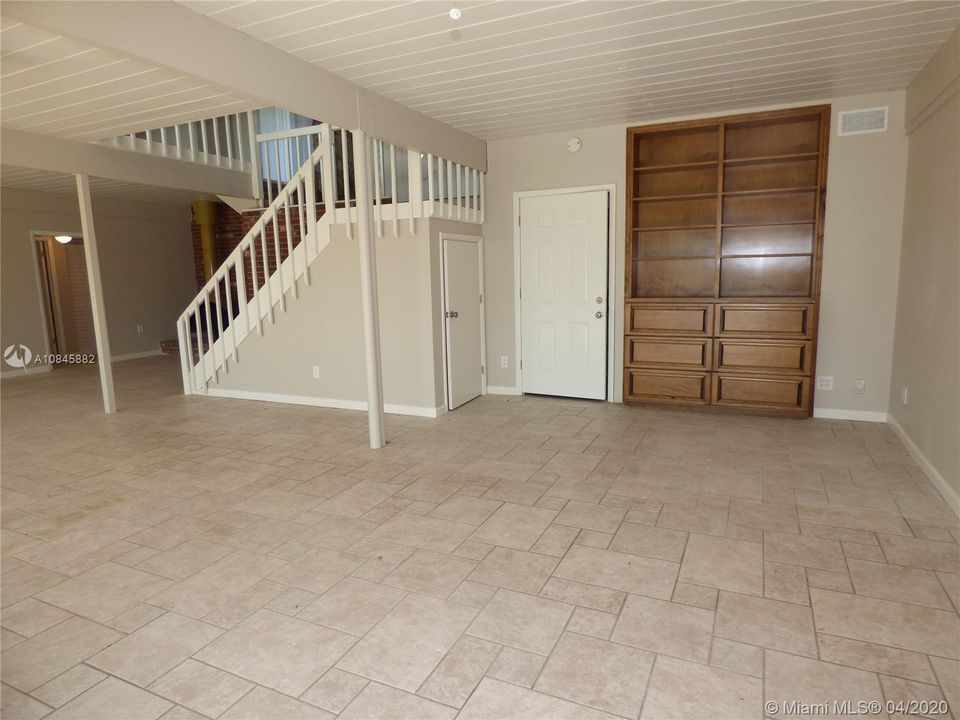 Vendido Recientemente: $599,900 (3 camas, 3 baños, 3493 Pies cuadrados)