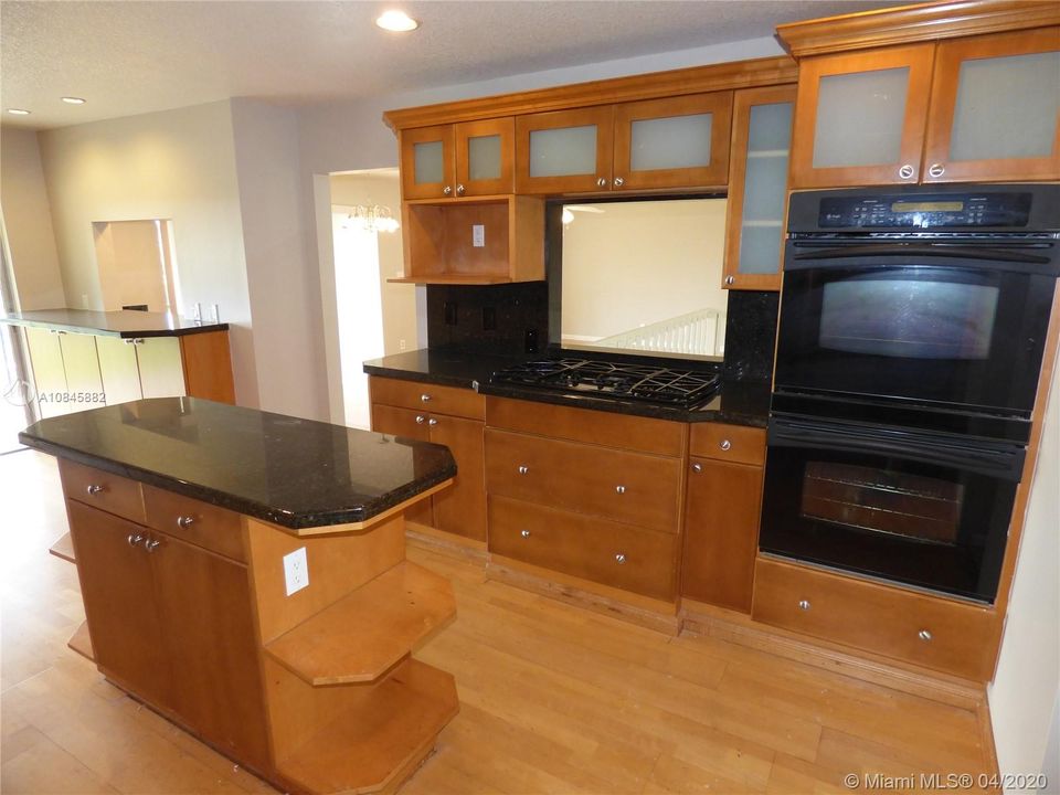 Vendido Recientemente: $599,900 (3 camas, 3 baños, 3493 Pies cuadrados)