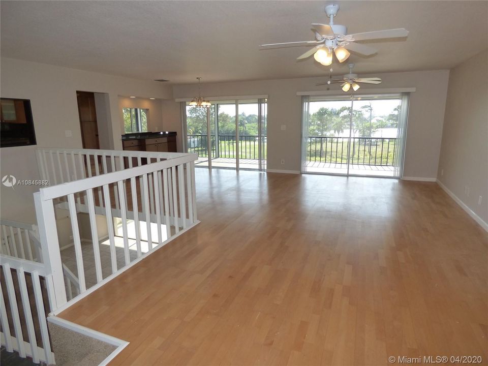 Vendido Recientemente: $599,900 (3 camas, 3 baños, 3493 Pies cuadrados)