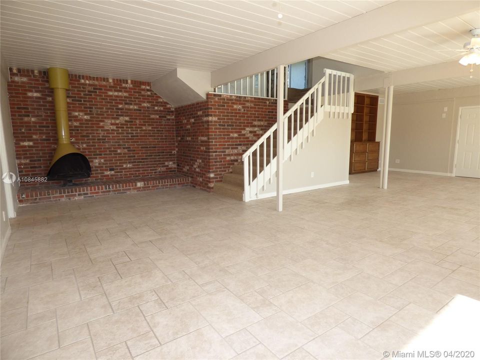 Vendido Recientemente: $599,900 (3 camas, 3 baños, 3493 Pies cuadrados)