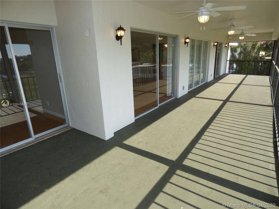 Vendido Recientemente: $599,900 (3 camas, 3 baños, 3493 Pies cuadrados)
