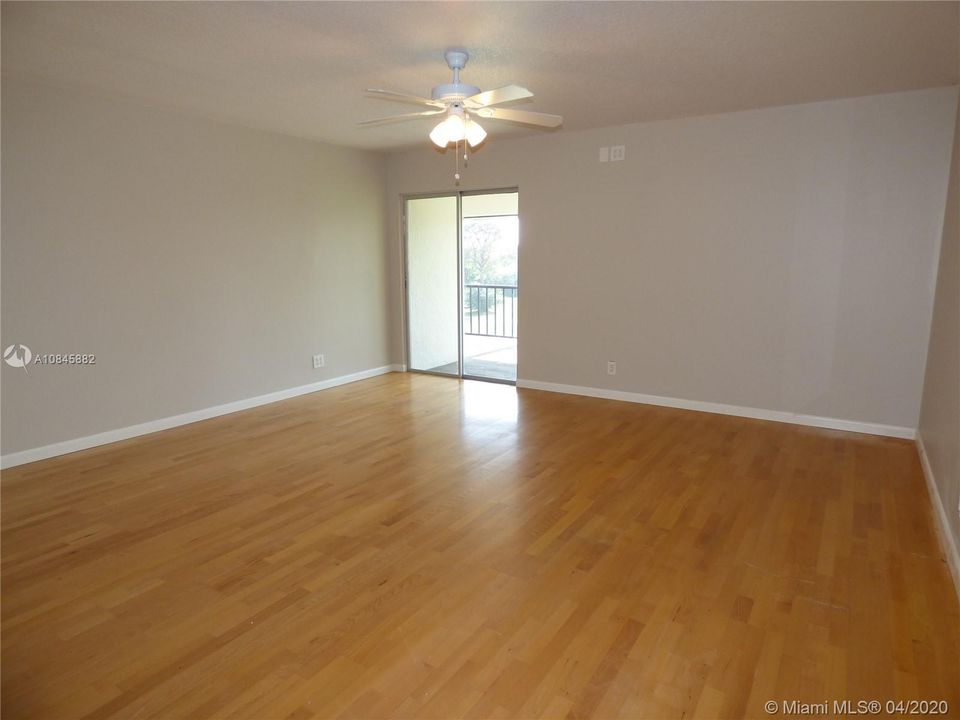 Vendido Recientemente: $599,900 (3 camas, 3 baños, 3493 Pies cuadrados)