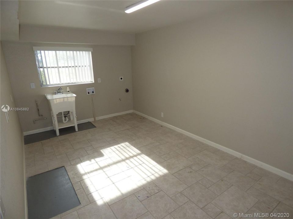 Vendido Recientemente: $599,900 (3 camas, 3 baños, 3493 Pies cuadrados)