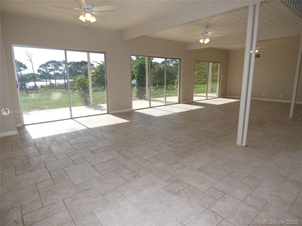 Vendido Recientemente: $599,900 (3 camas, 3 baños, 3493 Pies cuadrados)