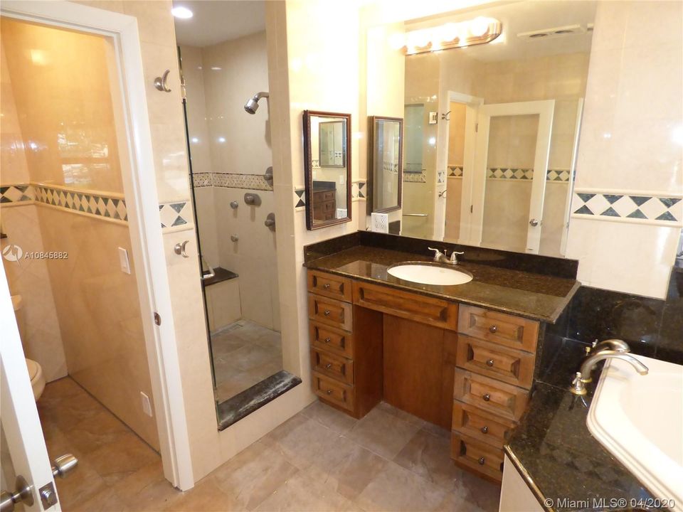 Vendido Recientemente: $599,900 (3 camas, 3 baños, 3493 Pies cuadrados)