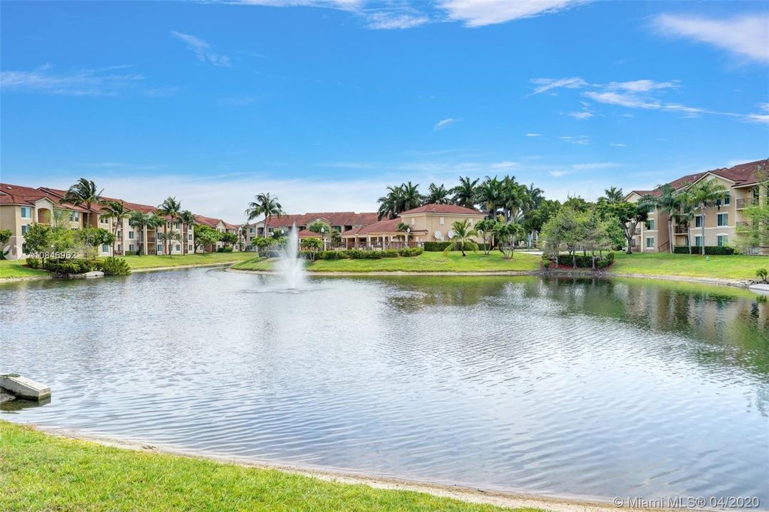 Recently Sold: $165,000 (2 beds, 2 baths, 1074 Square Feet)